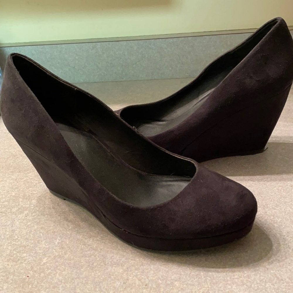 Black Wedges